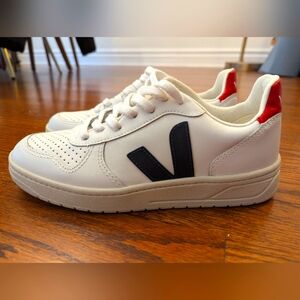 VEJA V-10 *New* 37